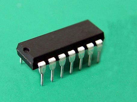 7420 DIP Dual 4-Input NAND Gate