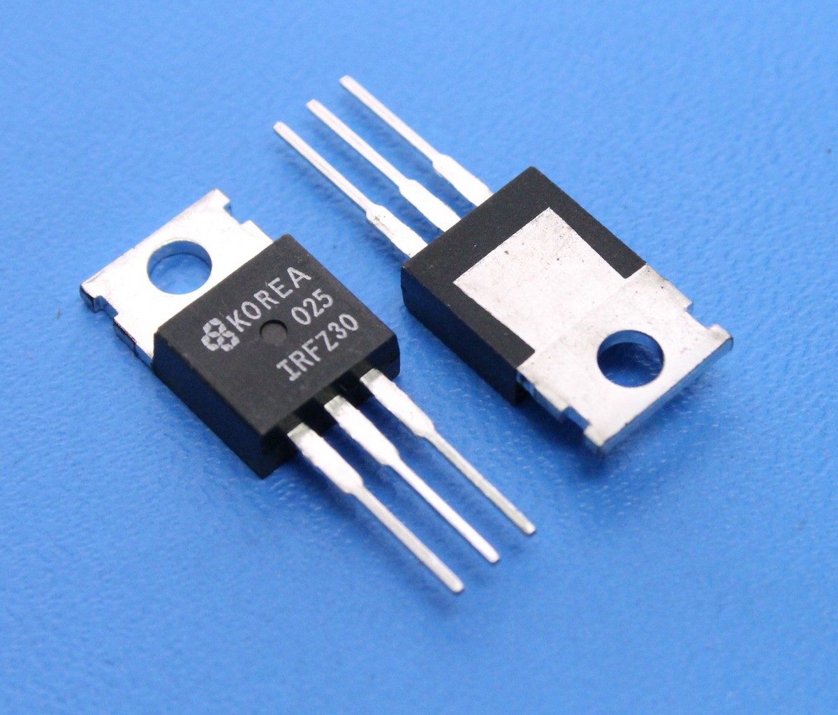 IRFZ30 – N-Channel Power MOSFET (200V / 14A / TO-220)