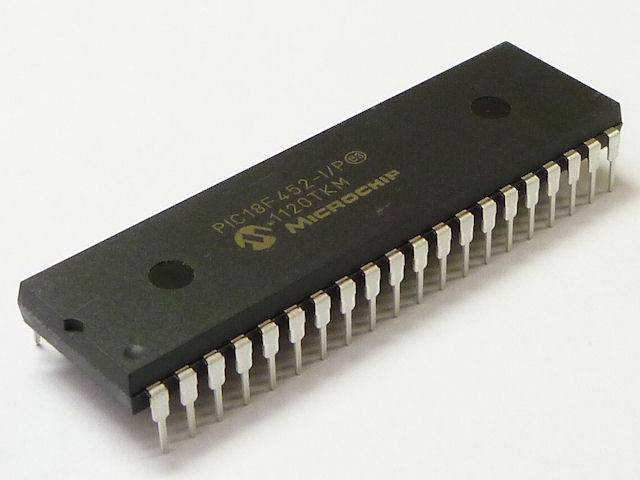 PIC18F452 Microcontroller – 40-Pin DIP