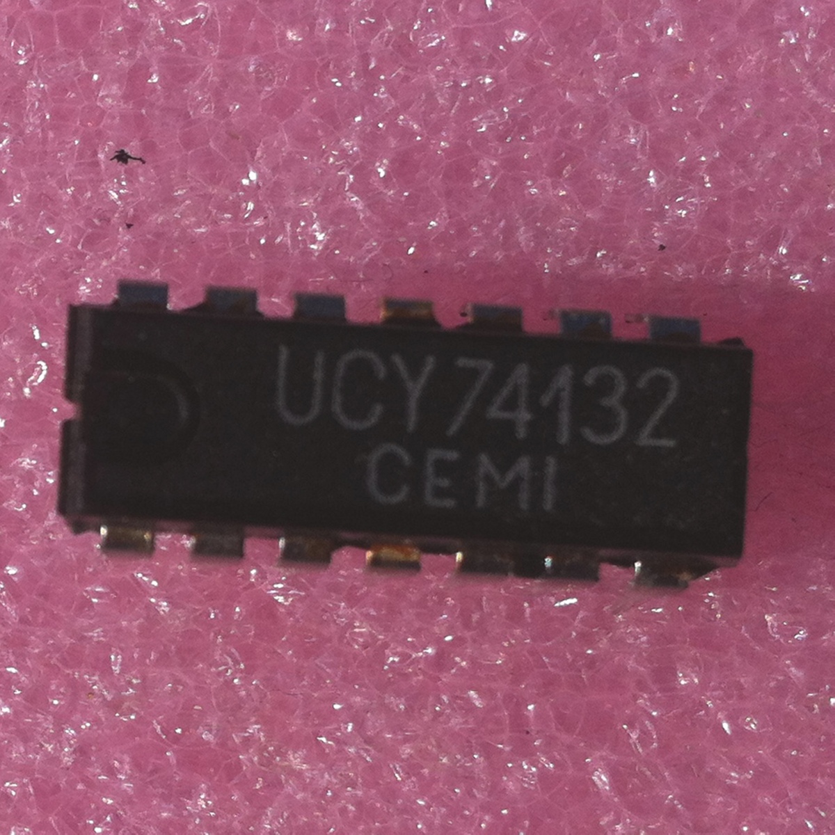 74132 DIP Quad 2-Input NAND Schmitt Trigger