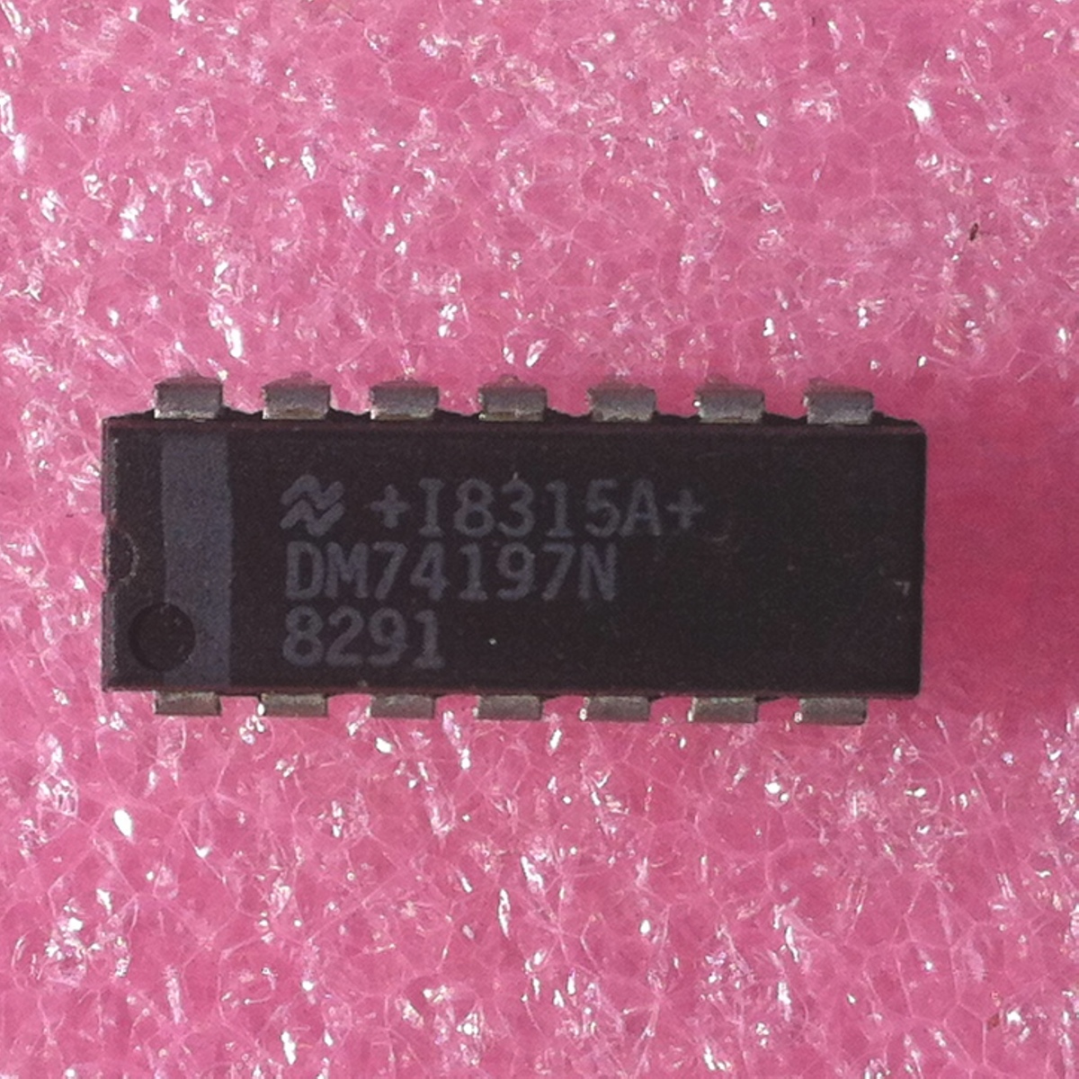 74197 DIP Presettable Binary Counter / Latch